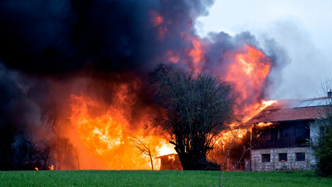 Ein Bauernhof explodiert